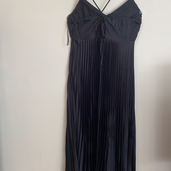 Banana republic pleaded dress. - Picture 8 of 9